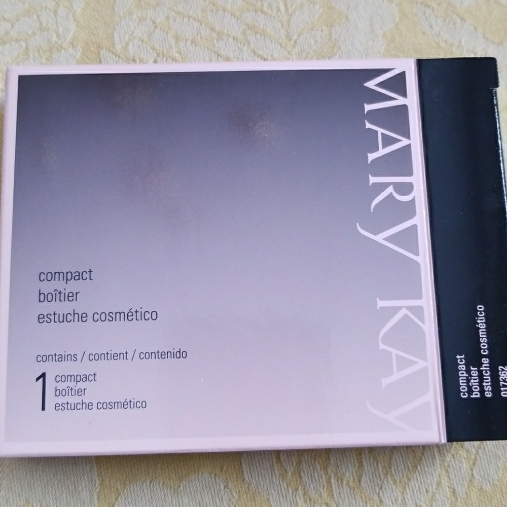 Mary Kay Compact - Picture 4 of 5